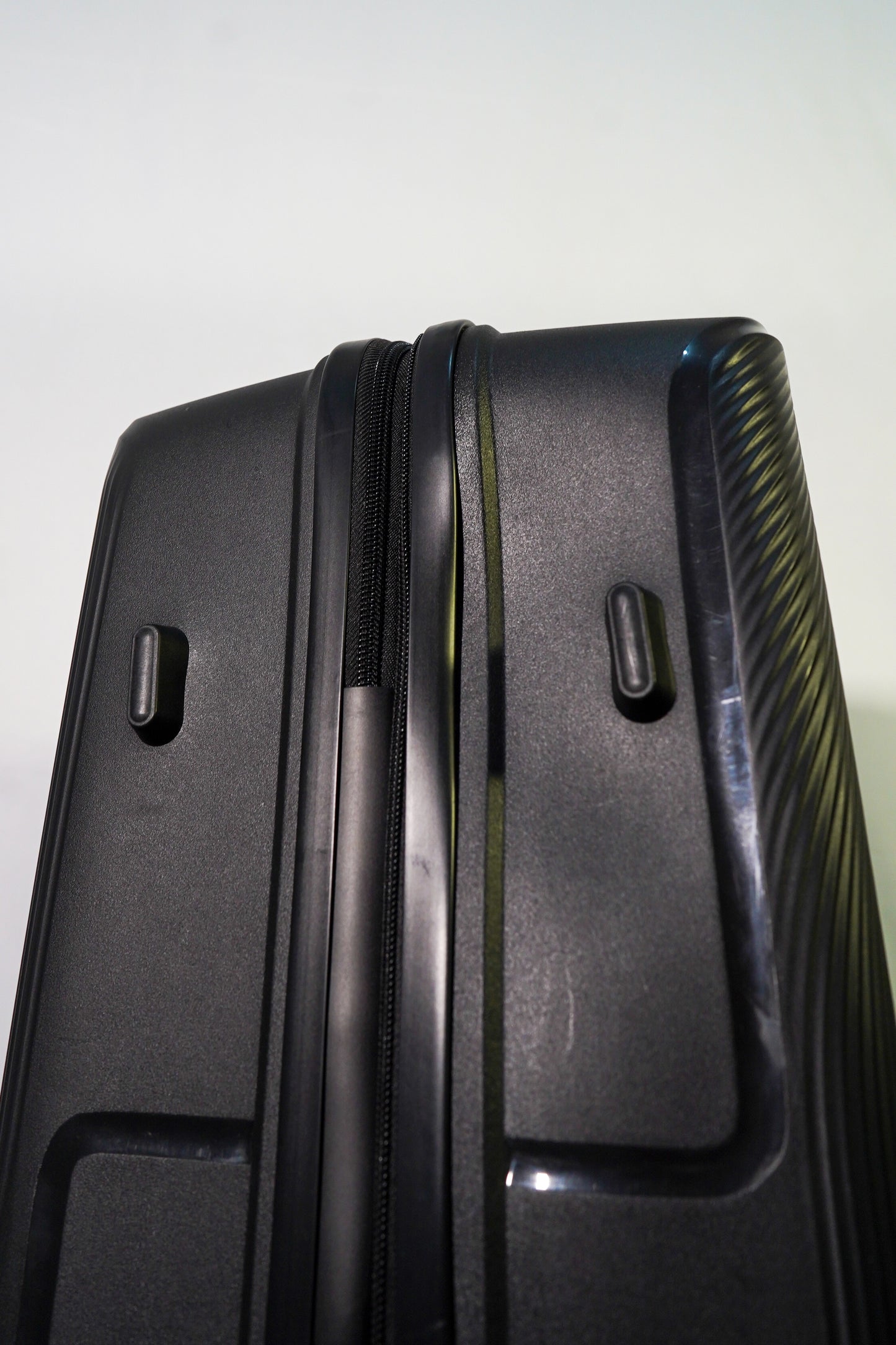 SUITCASE 24 INCH - BLACK