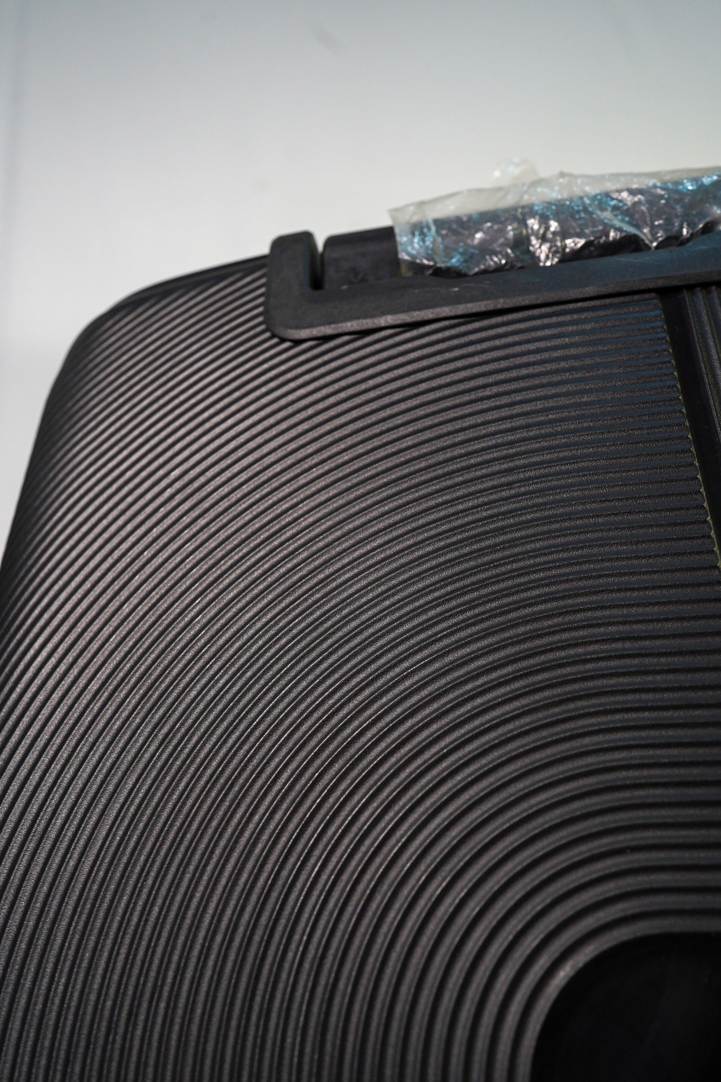 SUITCASE 24 INCH - BLACK
