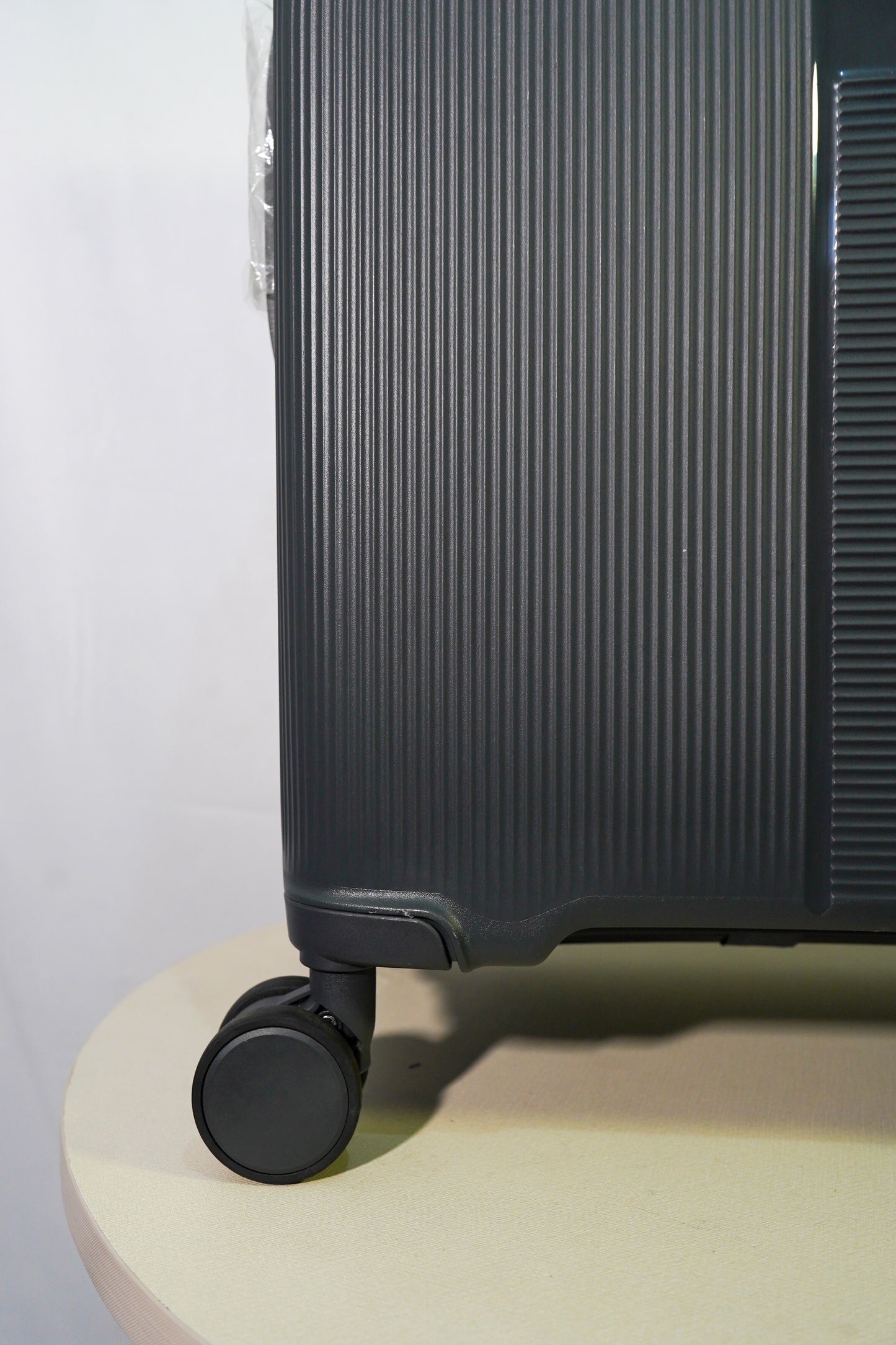 SUITCASE 24 INCH - DARK GREY
