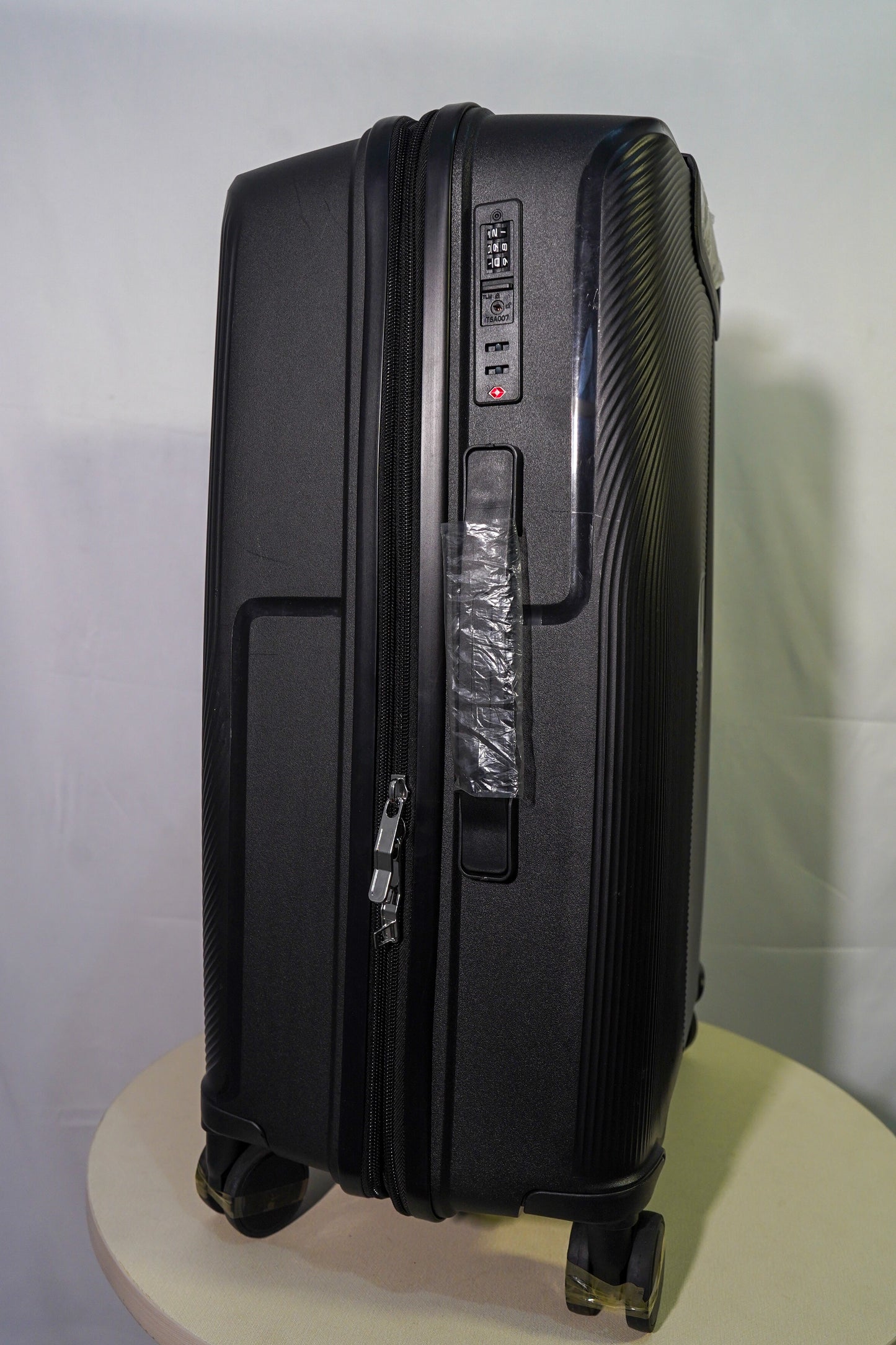 SUITCASE 24 INCH - BLACK