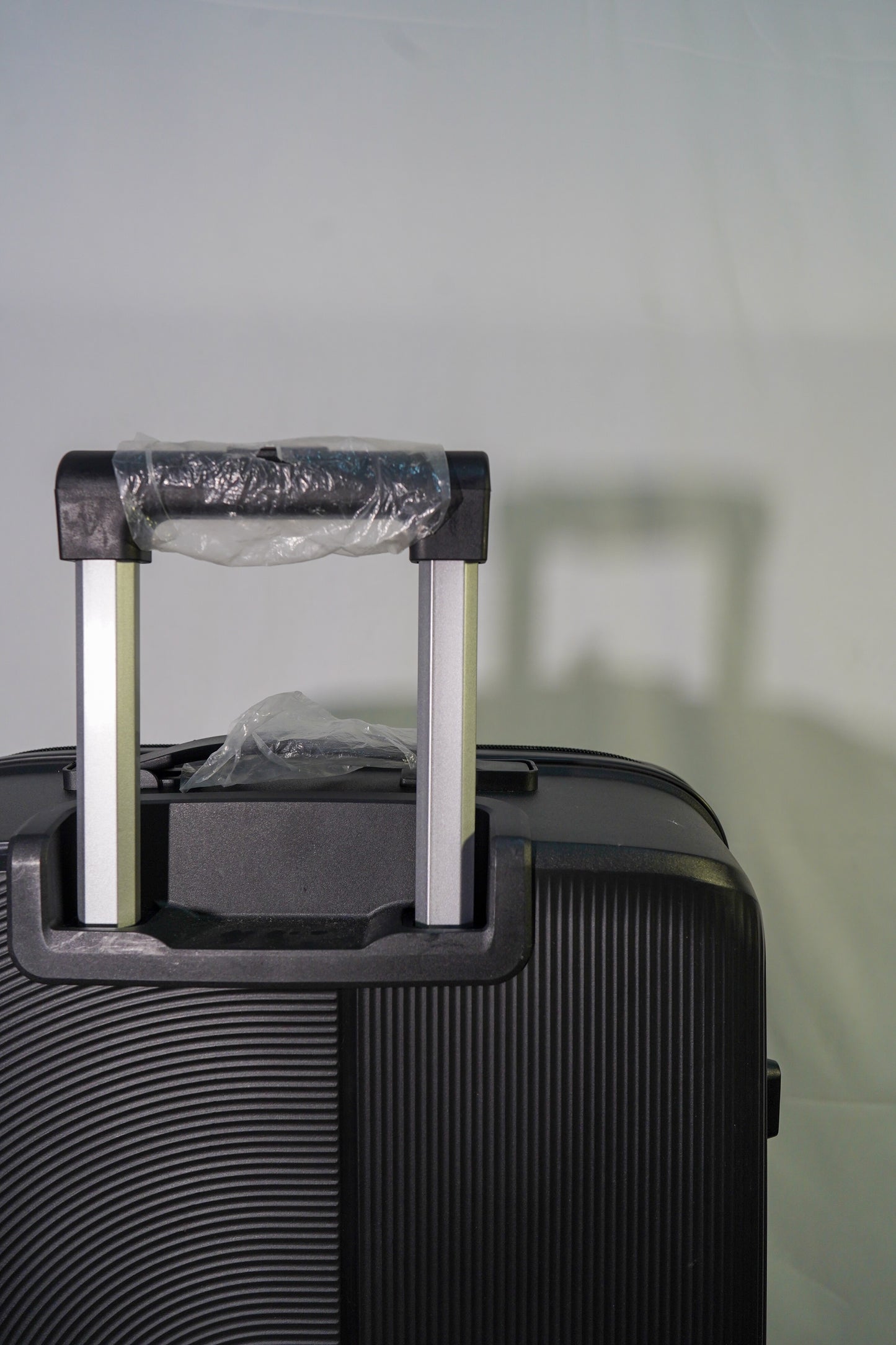 SUITCASE 24 INCH - BLACK