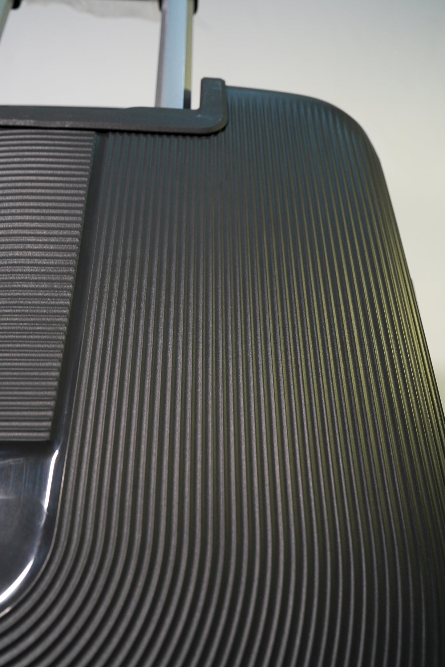 SUITCASE 24 INCH - DARK GREY