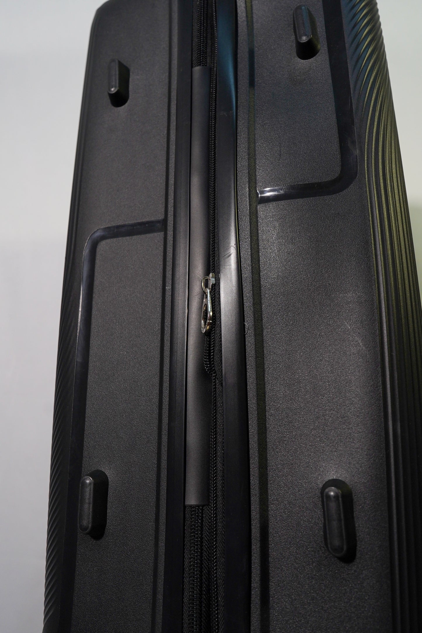 SUITCASE 24 INCH - BLACK