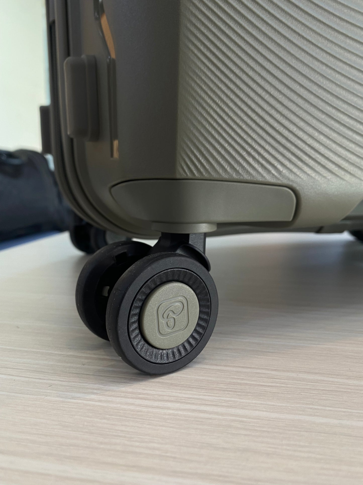 PRESIDENT 20/24/28 INCH - CHAMPAGNE