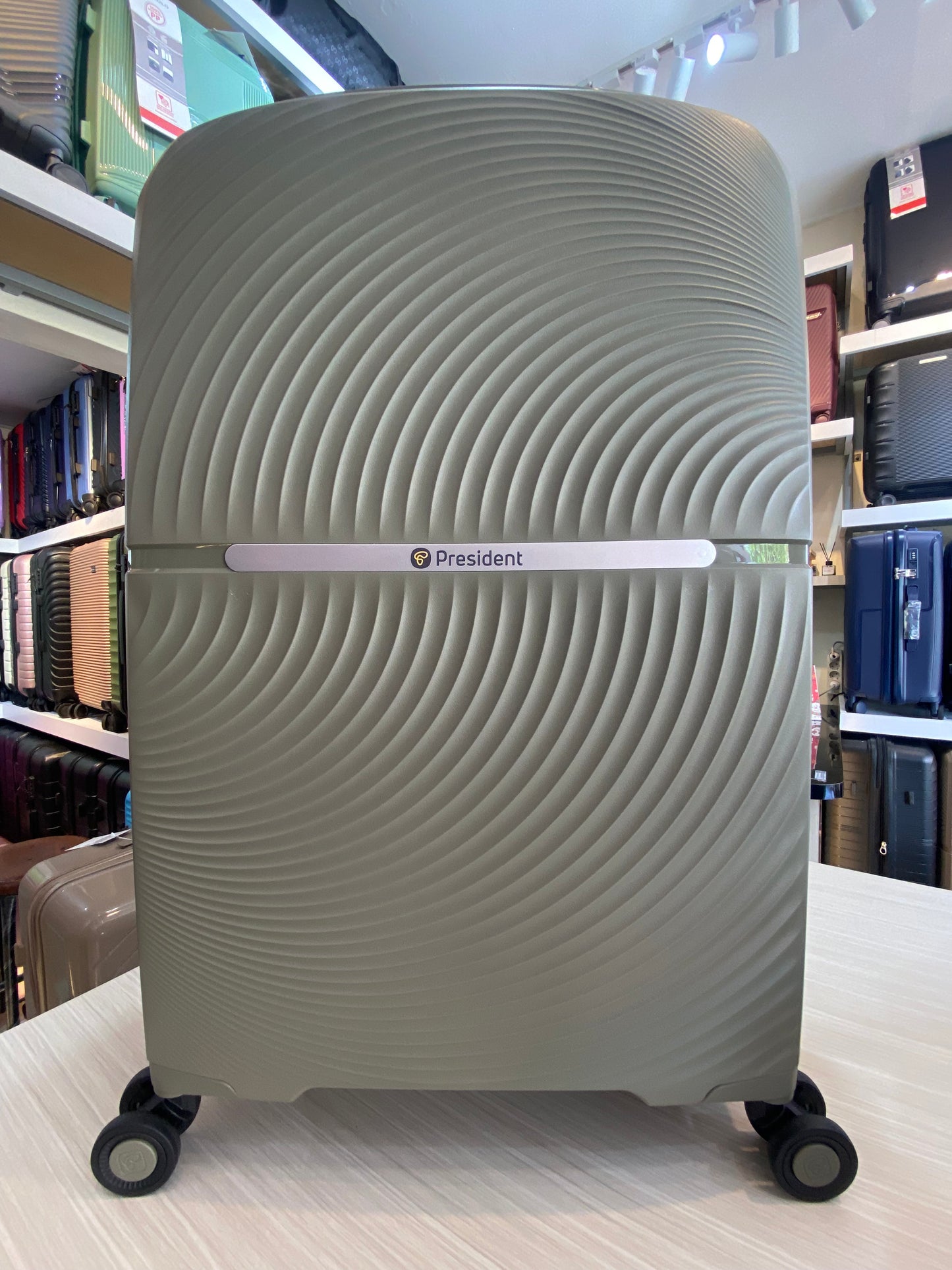 PRESIDENT 20/24/28 INCH - CHAMPAGNE